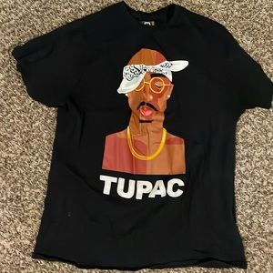 Men’s Tupac shirt